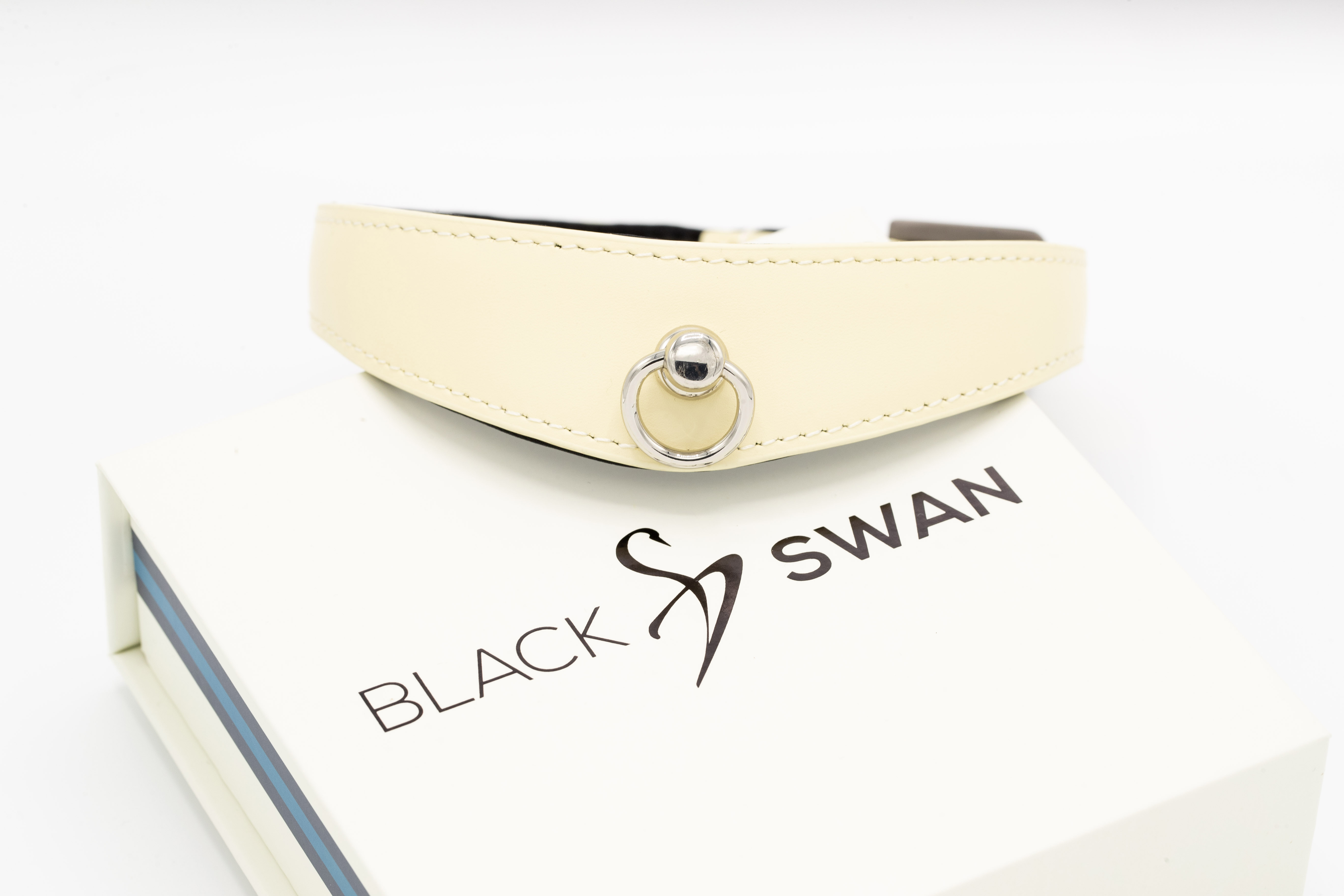 Black Swan COLLAR Black Vanilla